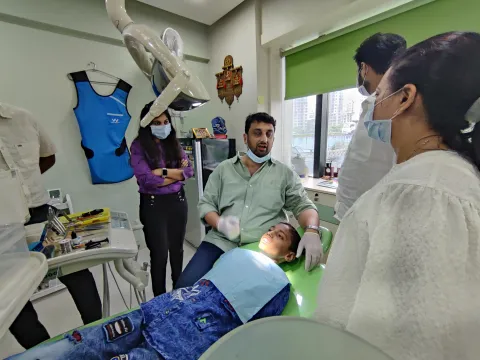 Dr Hitesh Nagrath teaching general dentists (10)